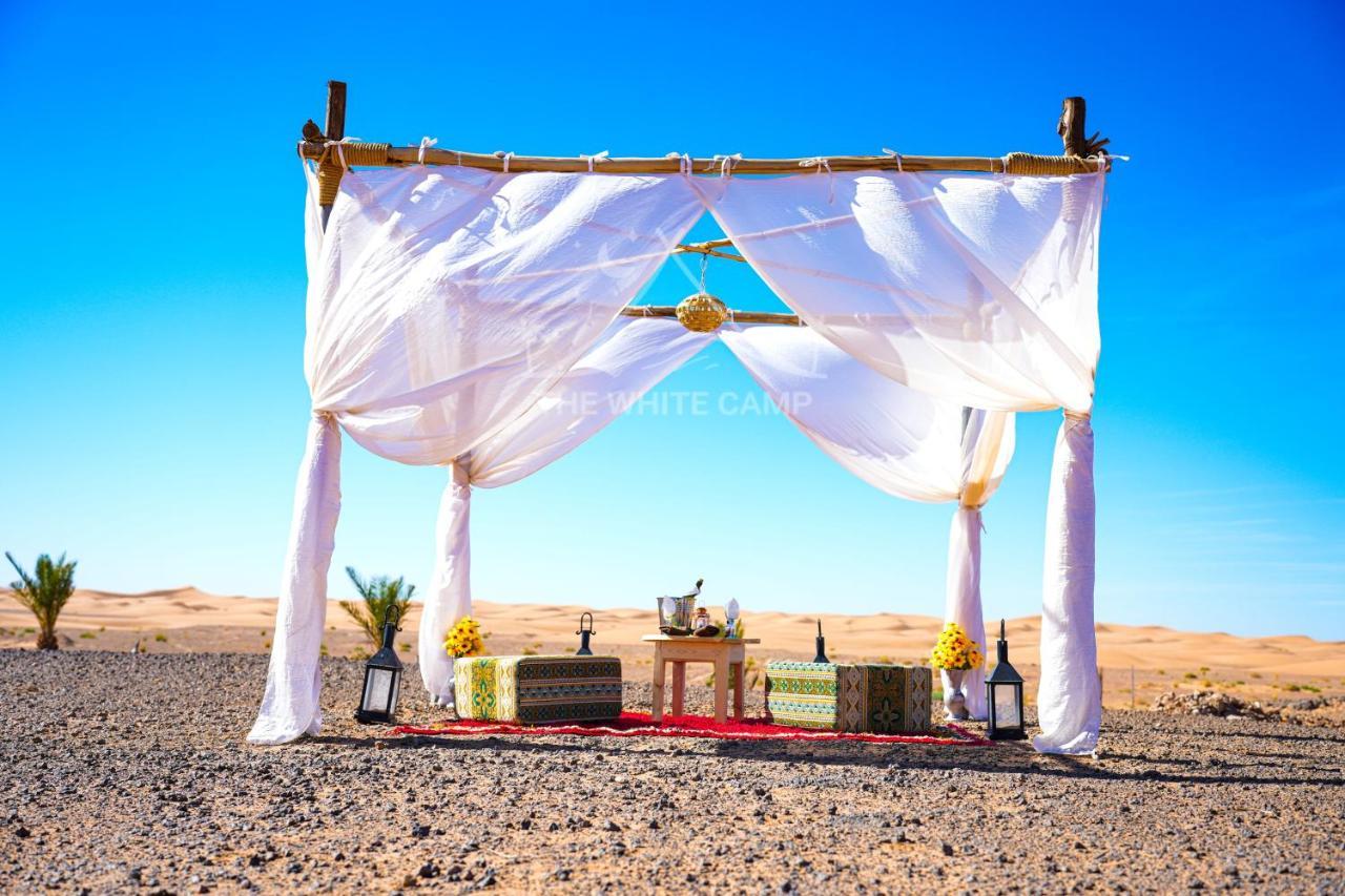 The White Camp - Your Merzouga Luxury Desert Camp & Erg Chebbi Dunes Camel Riding Exteriér fotografie