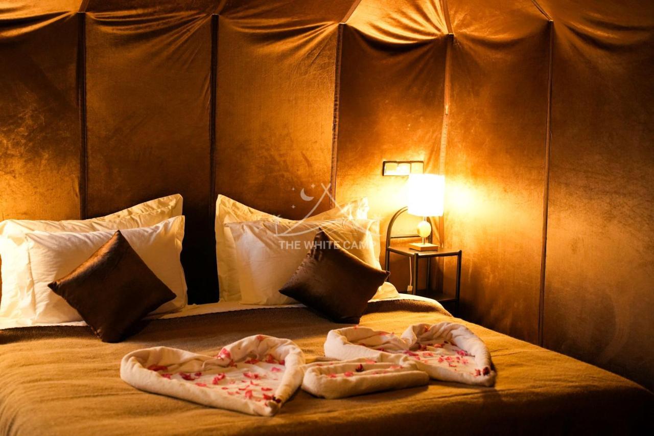 The White Camp - Your Merzouga Luxury Desert Camp & Erg Chebbi Dunes Camel Riding Exteriér fotografie