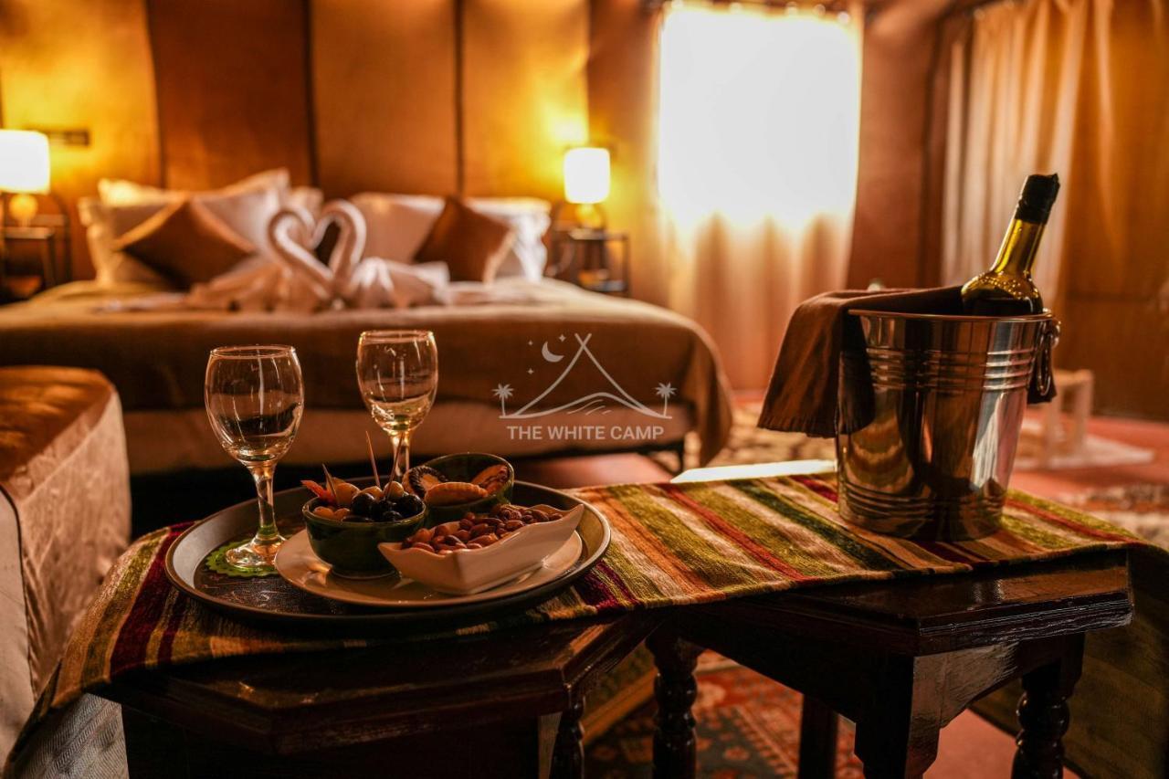The White Camp - Your Merzouga Luxury Desert Camp & Erg Chebbi Dunes Camel Riding Exteriér fotografie