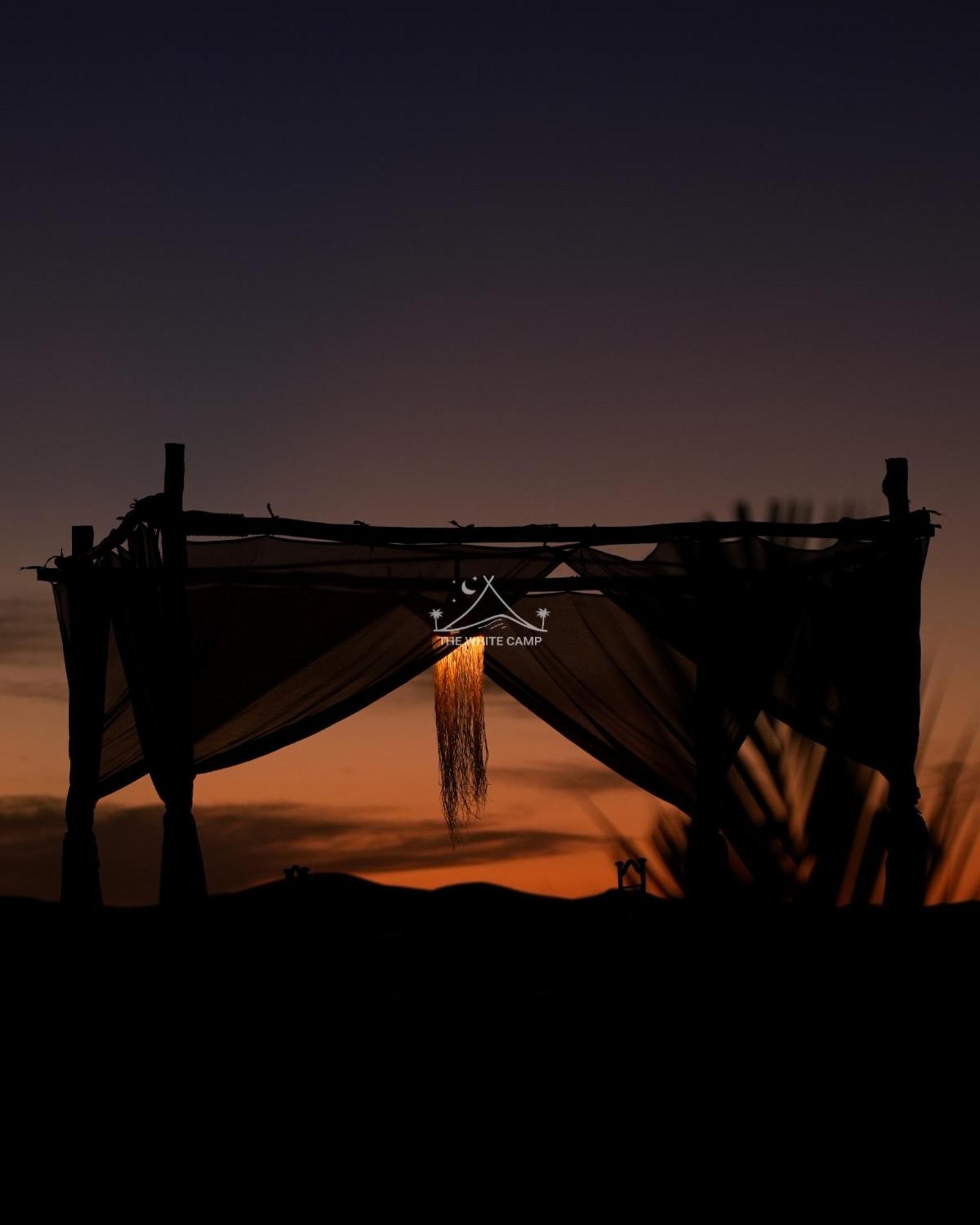 The White Camp - Your Merzouga Luxury Desert Camp & Erg Chebbi Dunes Camel Riding Exteriér fotografie