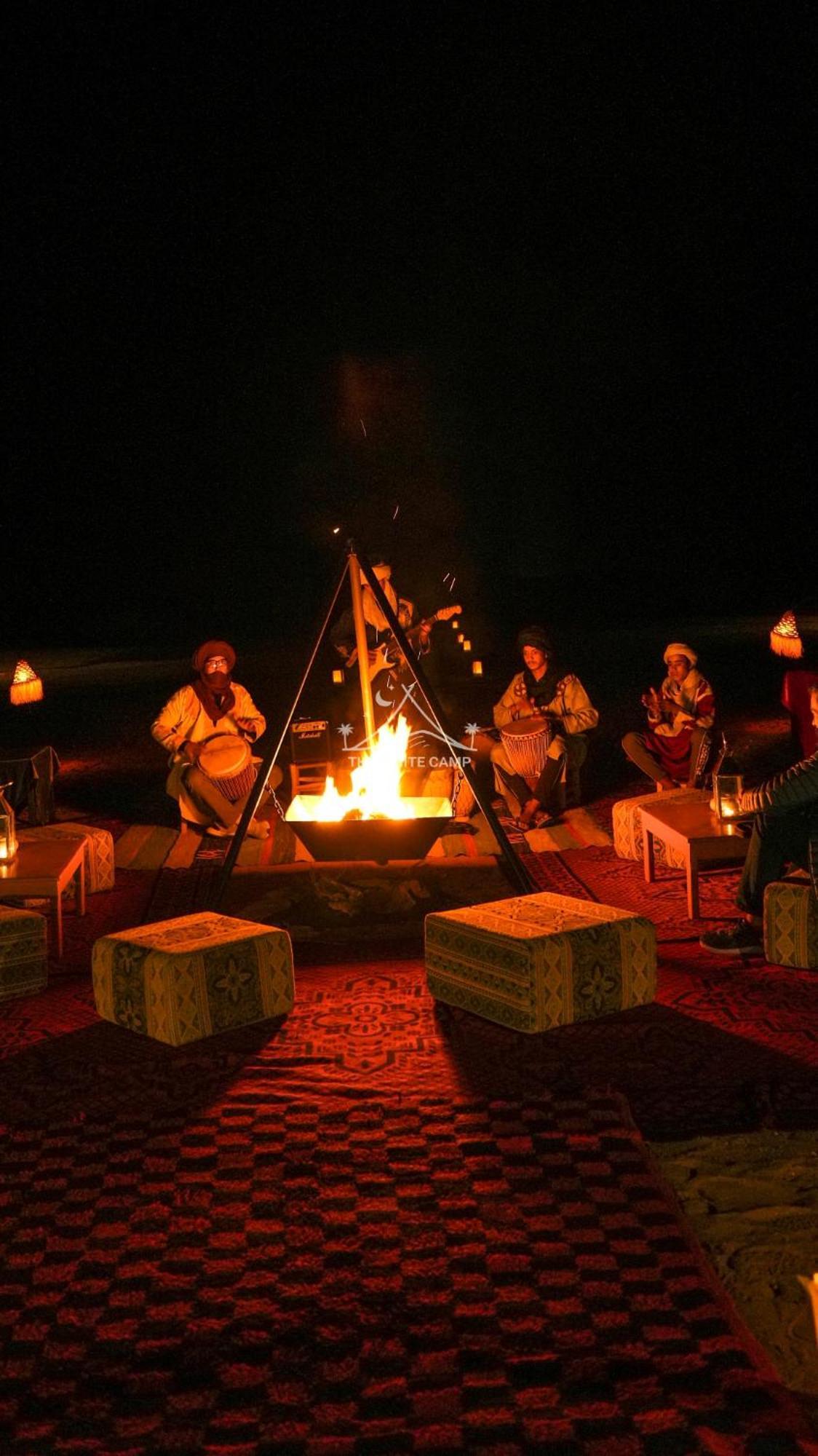 The White Camp - Your Merzouga Luxury Desert Camp & Erg Chebbi Dunes Camel Riding Exteriér fotografie