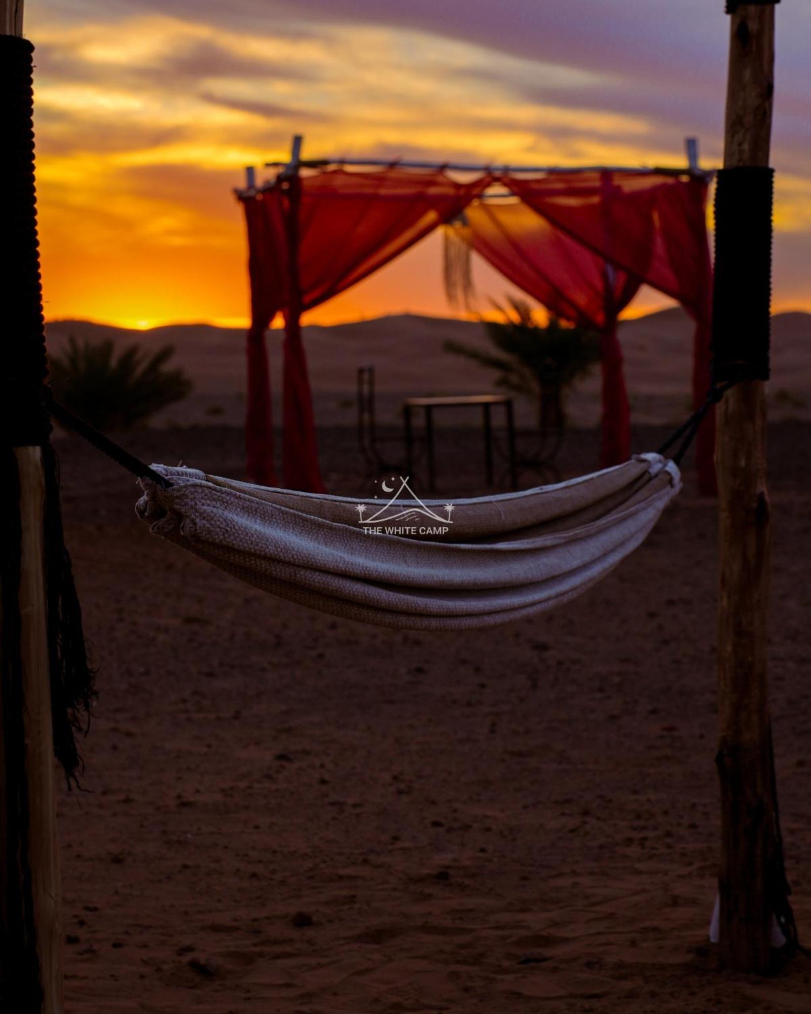 The White Camp - Your Merzouga Luxury Desert Camp & Erg Chebbi Dunes Camel Riding Exteriér fotografie