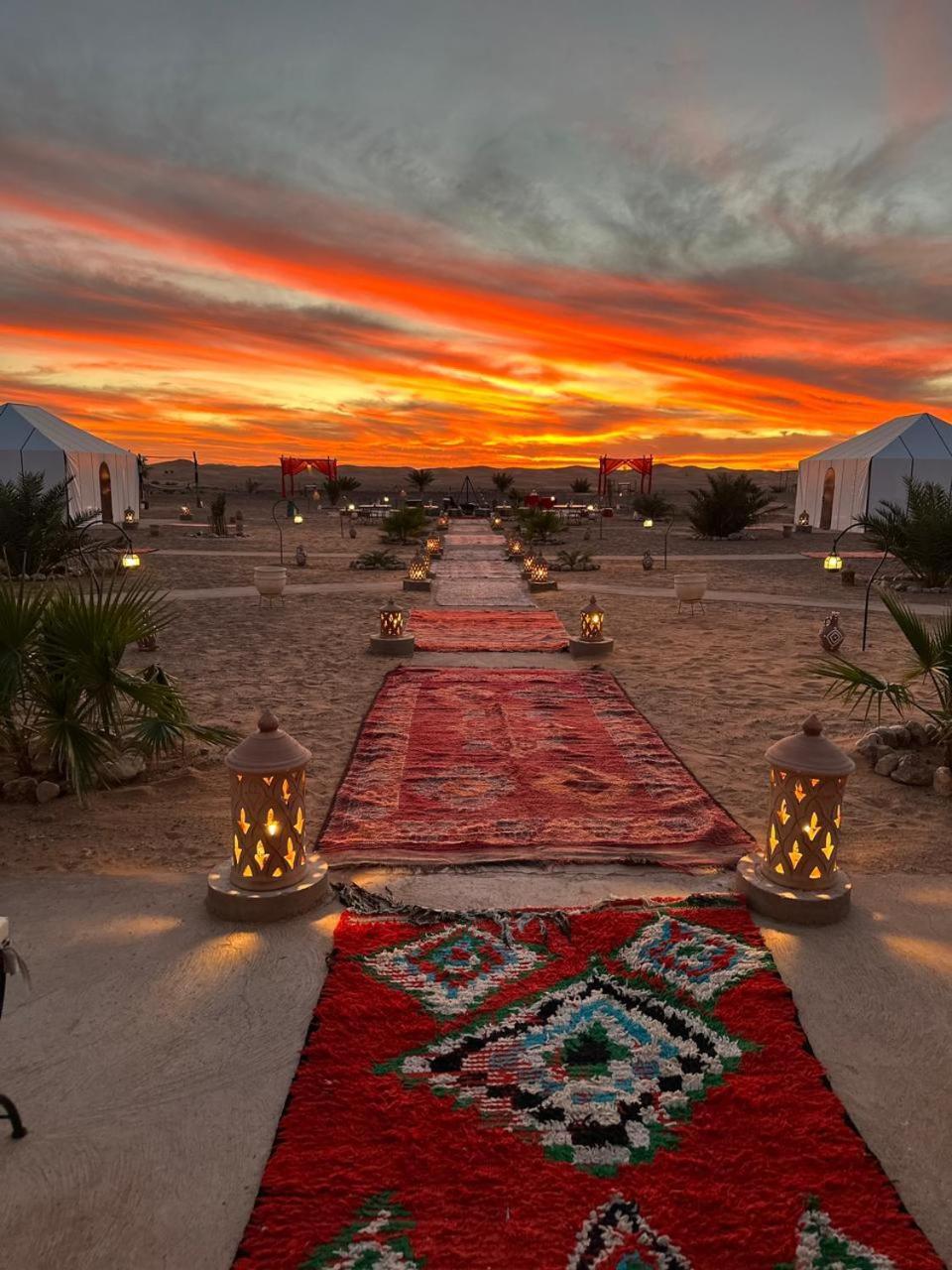 The White Camp - Your Merzouga Luxury Desert Camp & Erg Chebbi Dunes Camel Riding Exteriér fotografie