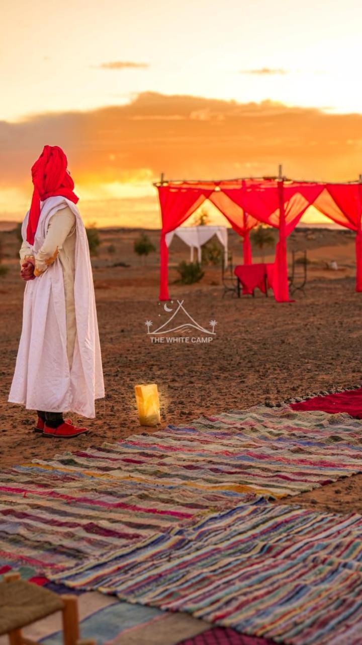 The White Camp - Your Merzouga Luxury Desert Camp & Erg Chebbi Dunes Camel Riding Exteriér fotografie