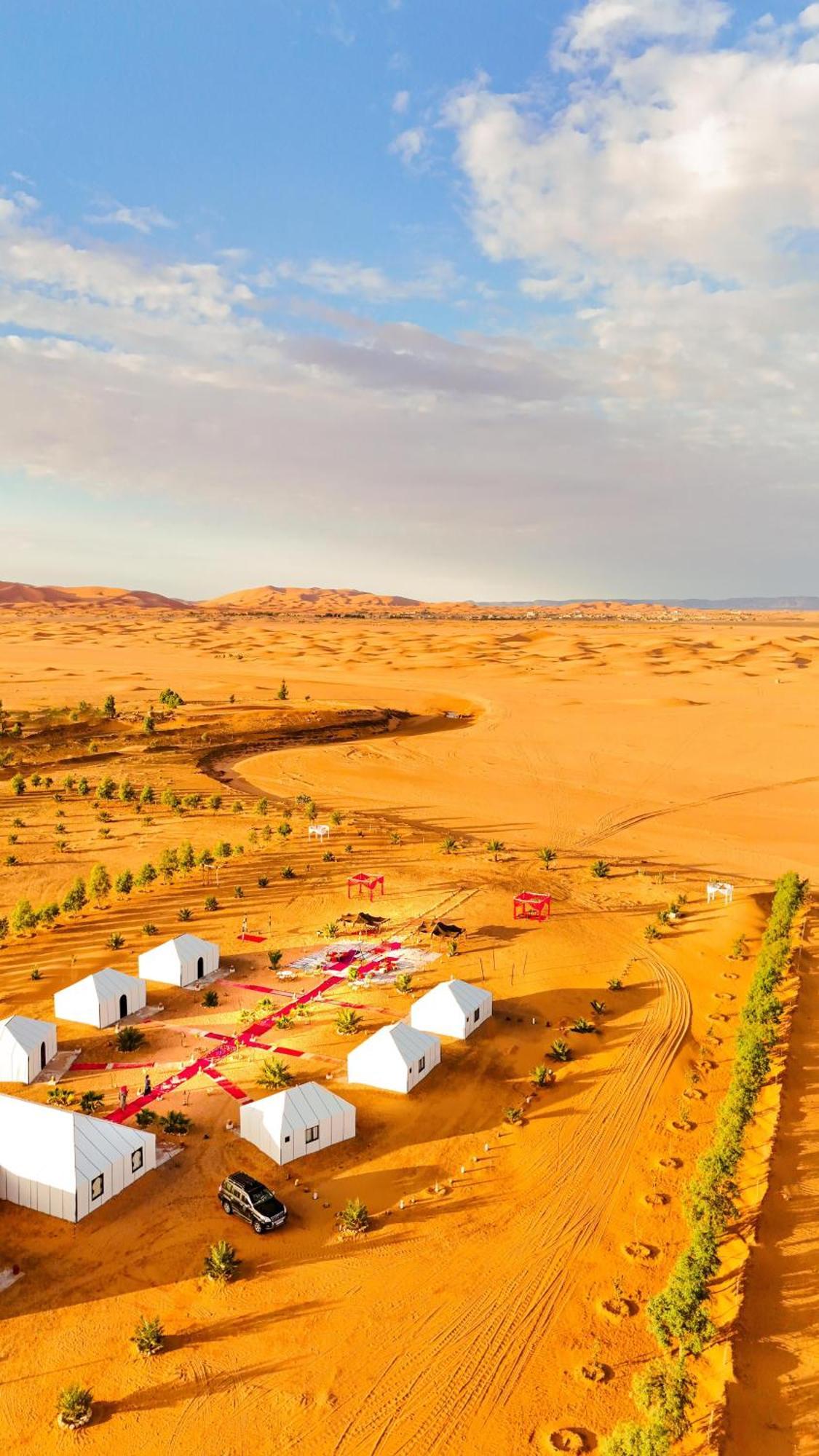 The White Camp - Your Merzouga Luxury Desert Camp & Erg Chebbi Dunes Camel Riding Exteriér fotografie